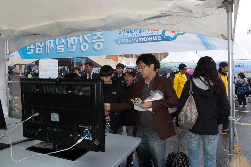 20111029-10-09-13-nikon-d50-18-0-70-0-mm-f-3-5-4-5-18mm-f-5-6%ec%9d%98-1-200%ec%b4%88-iso-400-_dsc2336